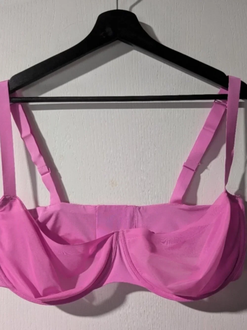 Skims | No Show Unlined Balconette Bra In Pink 40DDD - Picture 7 of 15